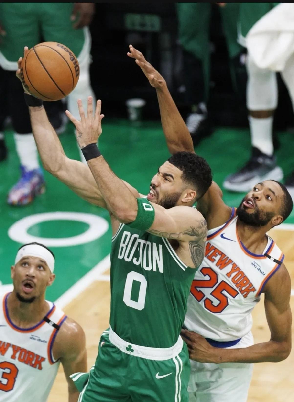 爱游戏官网入口-塔图姆新星重返赛场表现突出，公牛前途光明！