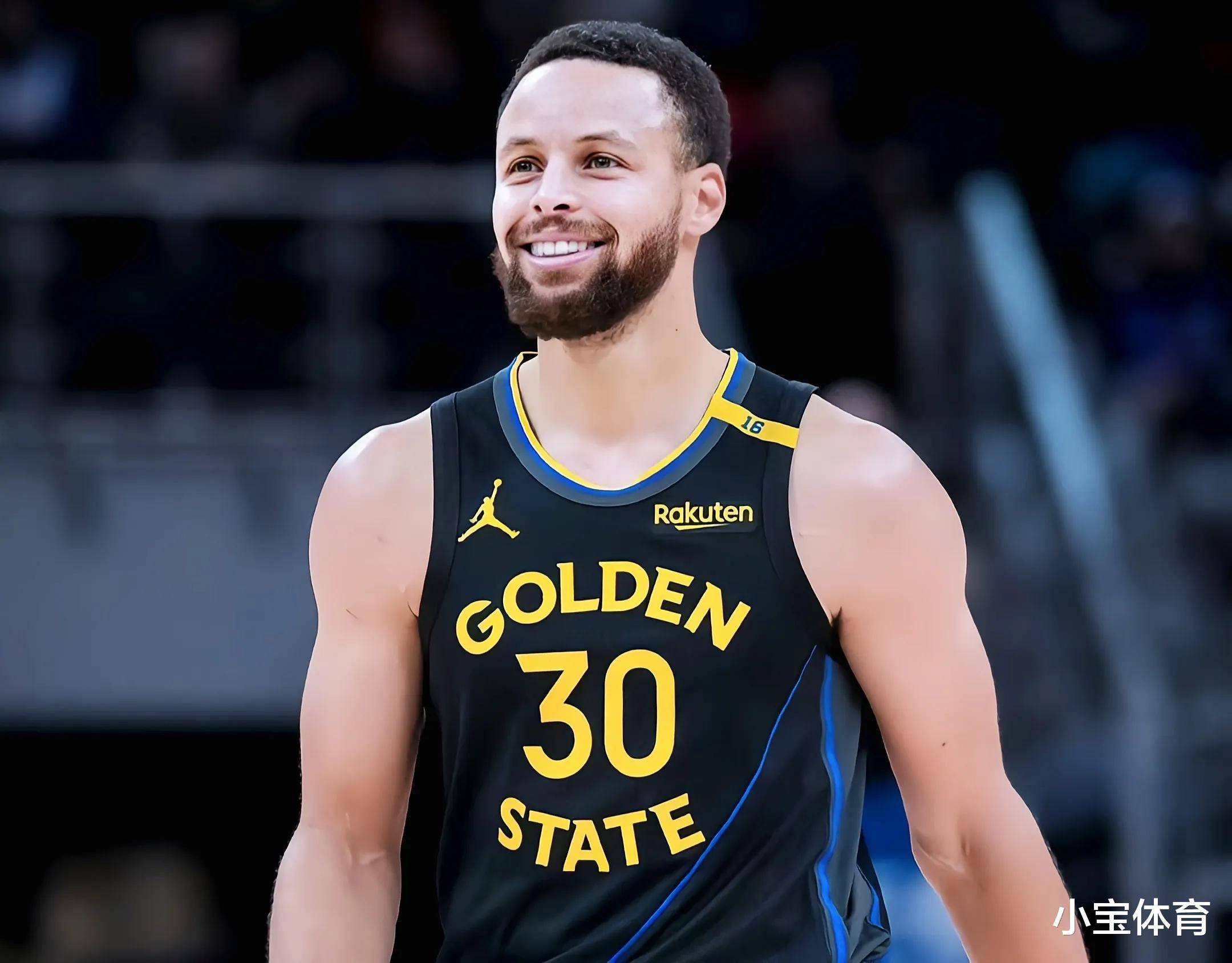 爱游戏平台-库里在公牛比赛中持续失利，重返赛场引发热议！